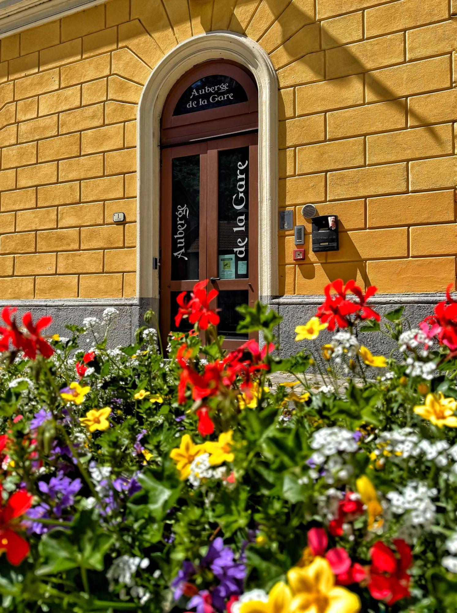 Auberge De La Gare - Dortoir & Ostello Hone Exterior foto