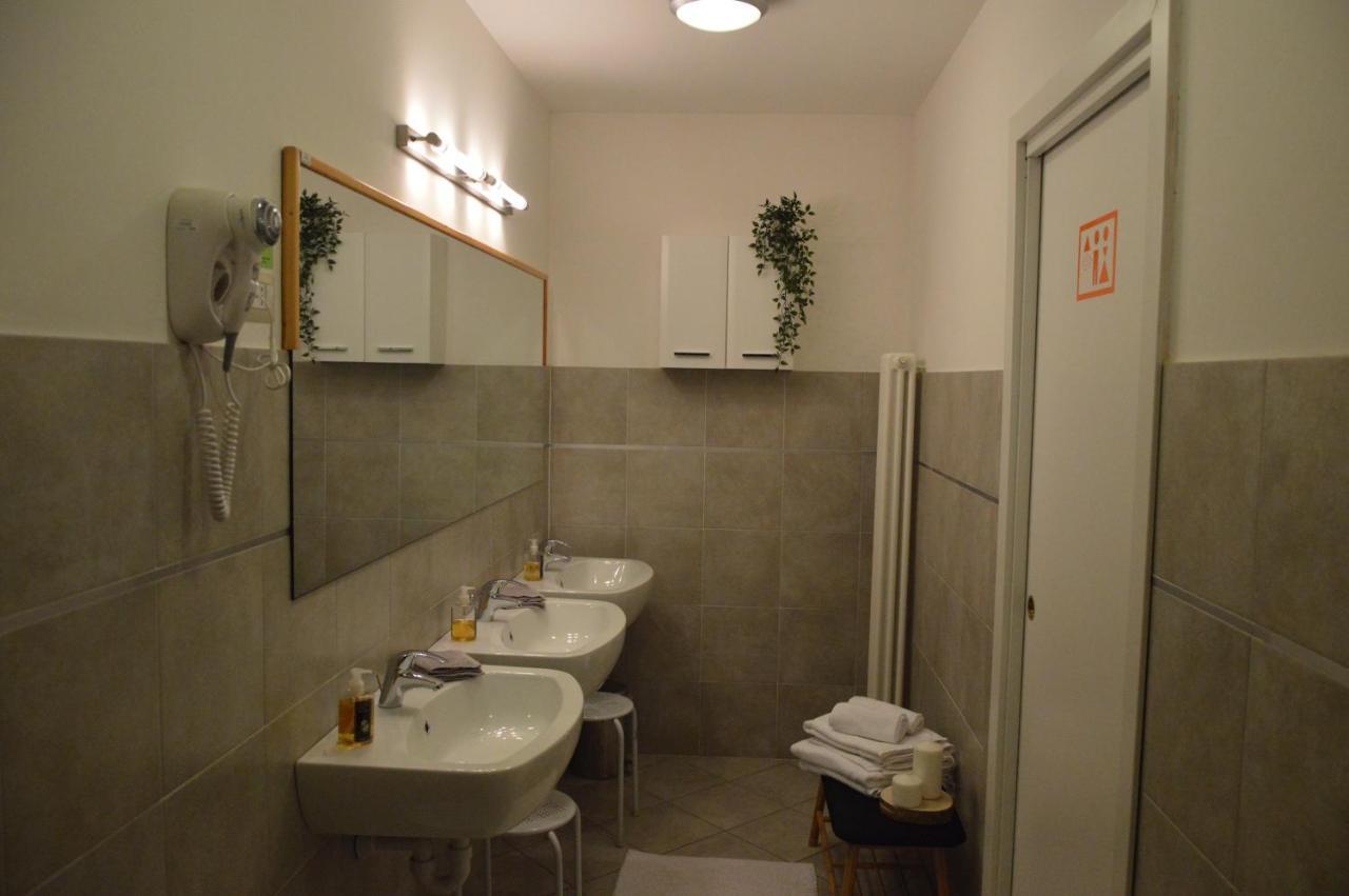 Auberge De La Gare - Dortoir & Ostello Hone Zimmer foto
